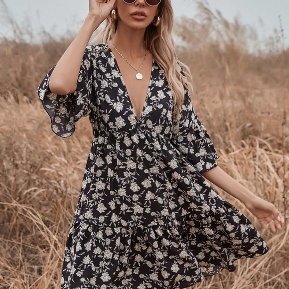 black floral print ruffle v neck puff sleeve dress - Picture 3 of 5